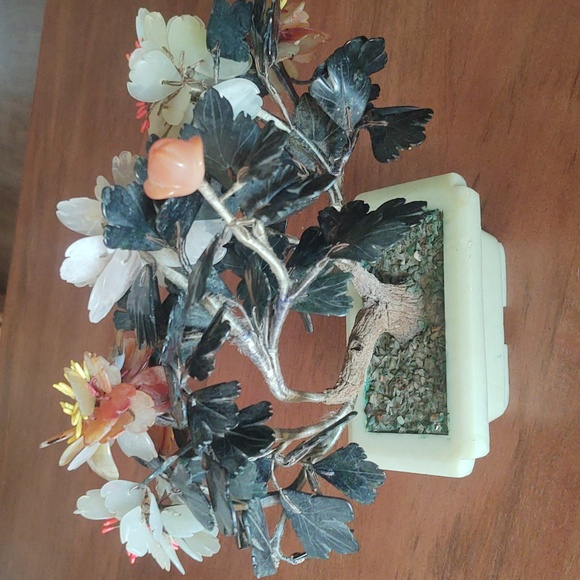 Chinese Vintage Jade Stone Carved Bonsai Tree with Jade and Rose Quartz - Picture 4 of 6